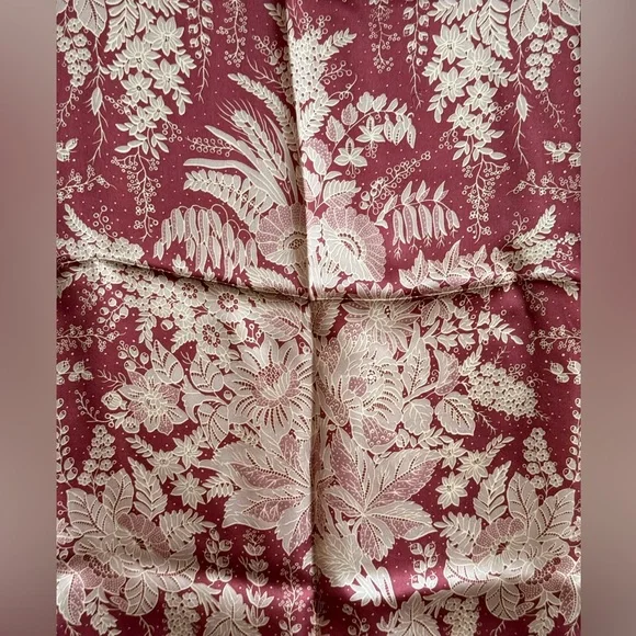 Smithsonian “Wisteria Lace” Silk Scarf NWT - Picture 6 of 9